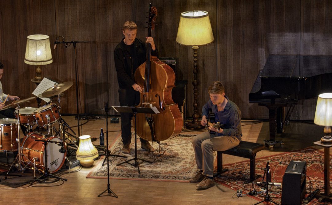 11/04/2025 – Tom Ollendorf Trio à Jazz en Avril