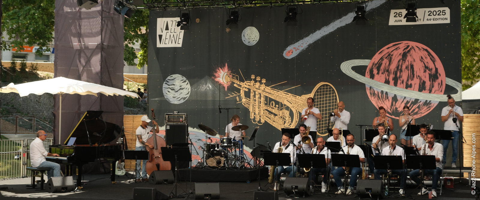 250704-01-jw-big-band-cybele-9664-1600x666