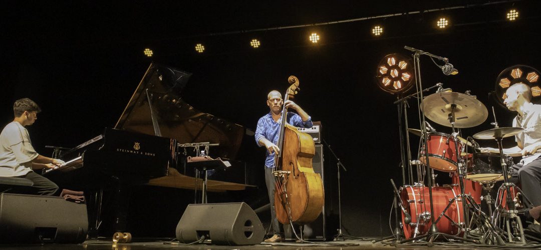 12/08/2024 – Avishai Cohen Trio à l’Imperial Annecy Festival