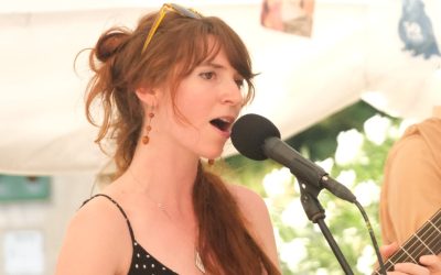 15/08/2025 – « Jazz gourmand » : Becky & The Pop Up Orchestra Trio à Buis-les-Baronnies pour Parfum de Jazz