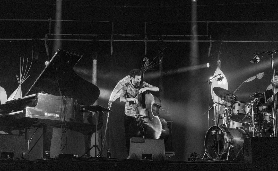 15/05/2026 – Sharon Mansur Trio à Jazz dans le Bocage