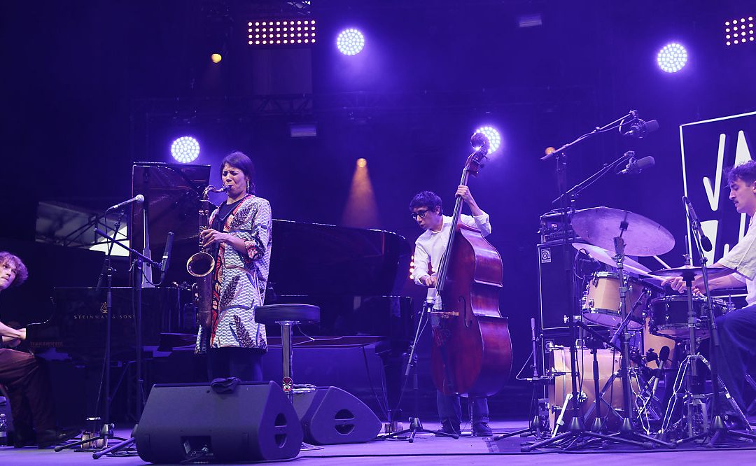 10/07/2026 – Melissa Aldana & Levi Harvey Trio au Théâtre Antique